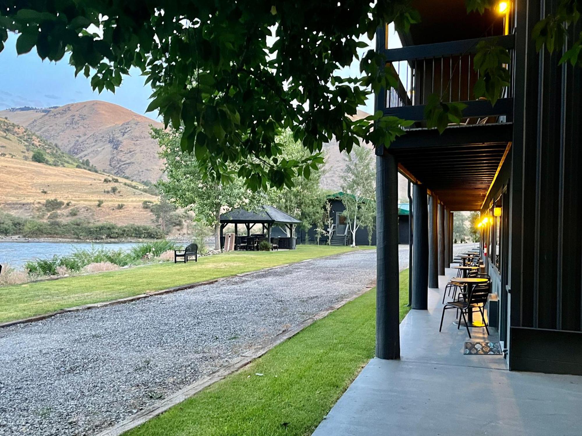Steelhead Lodge Lucile Eksteriør bilde